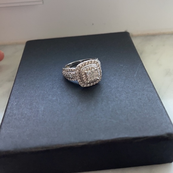 1 CT Princess Cut 10k white gold engagement ring size 5.5 - Picture 3 of 3